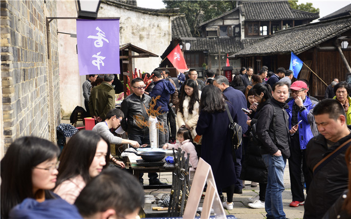 江南水鄉(xiāng)狂歡節(jié)-第十八屆中國(guó)烏鎮(zhèn)烏村香市水上集市非遺體驗(yàn).jpg